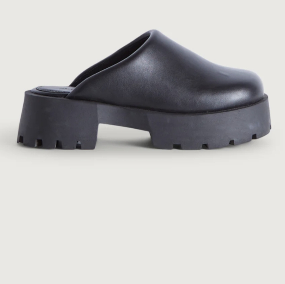 NIB OAK & FORT Clog Mules